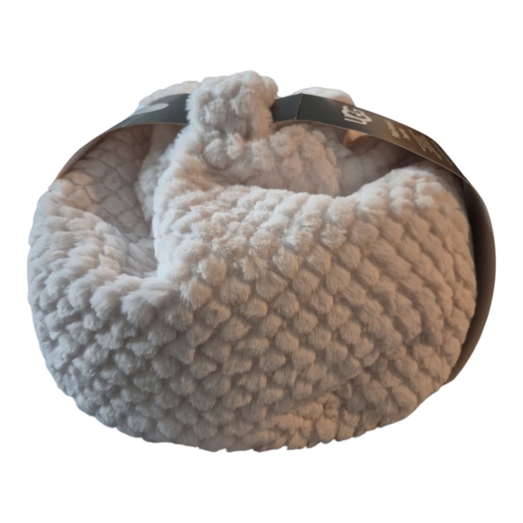 Ugg Polar Textured Tablet/kindle pouf New - Picture 4 of 8